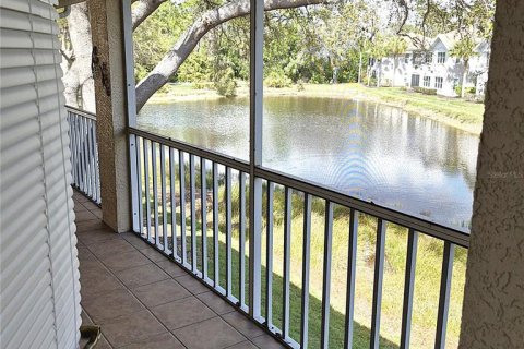 Condo in Port Charlotte, Florida, 2 bedrooms № 2221642 - photo 4