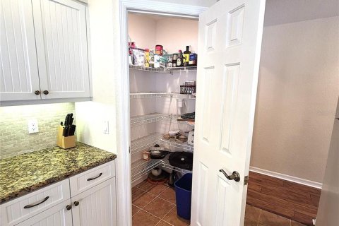 Condo in Port Charlotte, Florida, 2 bedrooms № 2221642 - photo 18