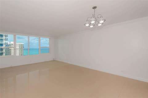 Copropriété à louer à Hollywood, Floride: 1 chambre, 79.9 m2 № 1860983 - photo 2