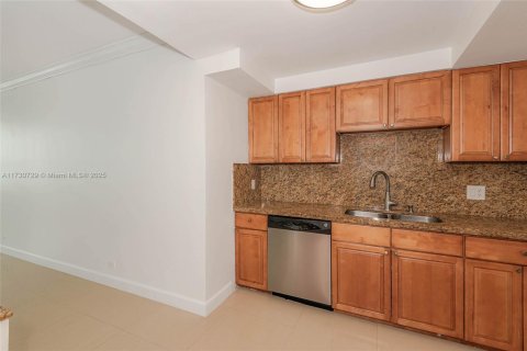 Copropriété à louer à Hollywood, Floride: 1 chambre, 79.9 m2 № 1860983 - photo 17