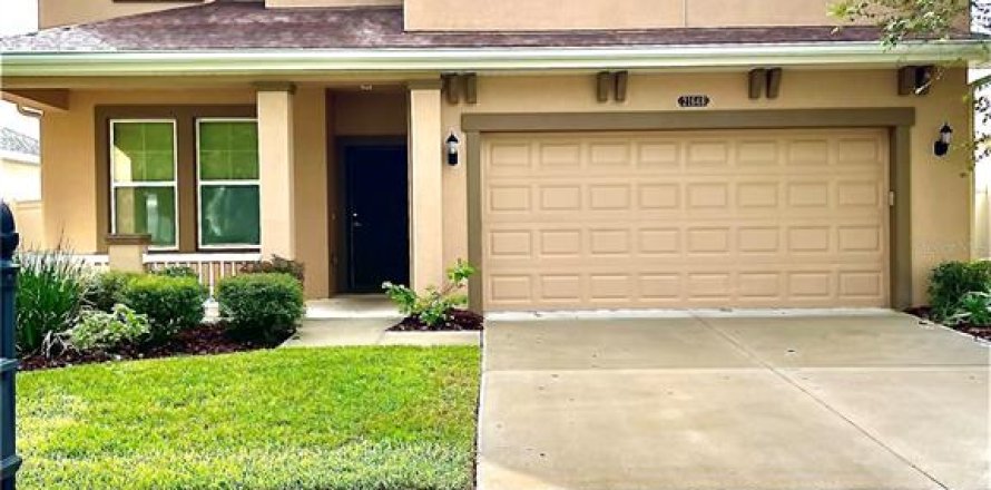 House in Land O' Lakes, Florida 5 bedrooms, 237.83 sq.m. № 2218530