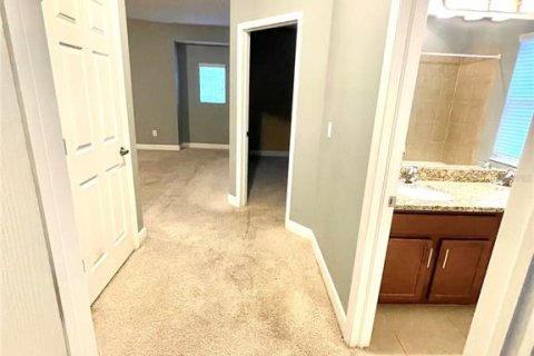 House in Land O' Lakes, Florida 5 bedrooms, 237.83 sq.m. № 2218530 - photo 3
