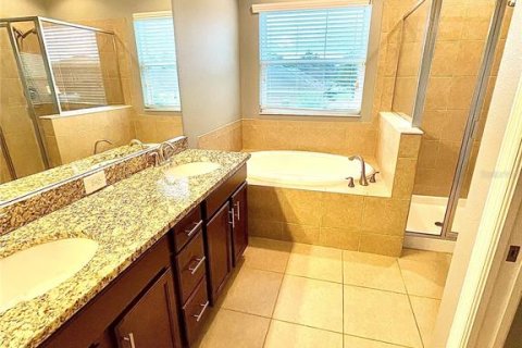 House in Land O' Lakes, Florida 5 bedrooms, 237.83 sq.m. № 2218530 - photo 15