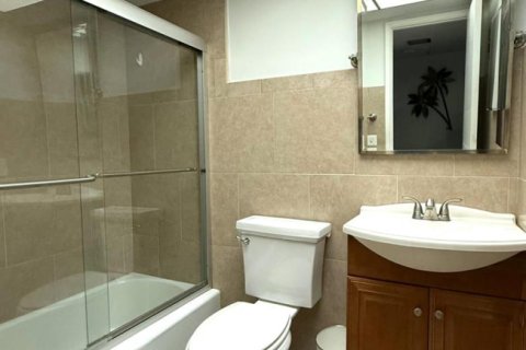 Condo in Pompano Beach, Florida, 2 bedrooms  № 2279306 - photo 14