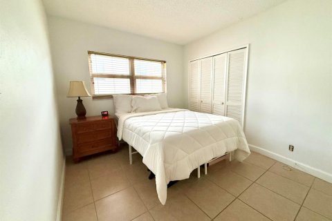 Condo in Pompano Beach, Florida, 2 bedrooms  № 2279306 - photo 12