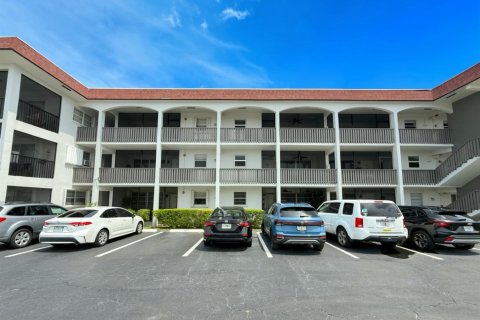 Condo in Pompano Beach, Florida, 2 bedrooms  № 2279306 - photo 3