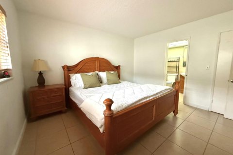 Condo in Pompano Beach, Florida, 2 bedrooms  № 2279306 - photo 9