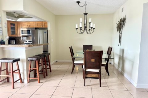 Condo in Pompano Beach, Florida, 2 bedrooms  № 2279306 - photo 6