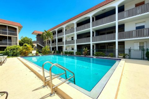 Condo in Pompano Beach, Florida, 2 bedrooms  № 2279306