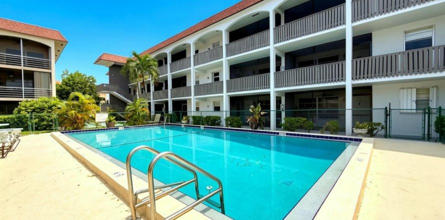Condo in Pompano Beach, Florida, 2 bedrooms  № 2279306