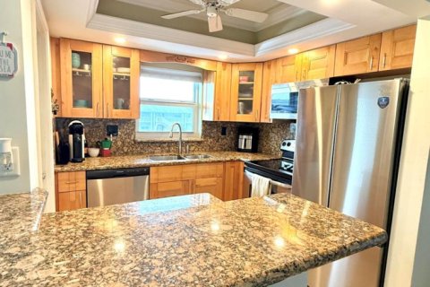 Condo in Pompano Beach, Florida, 2 bedrooms  № 2279306 - photo 5