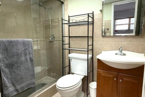 Condo in Pompano Beach, Florida, 2 bedrooms  № 2279306 - photo 11