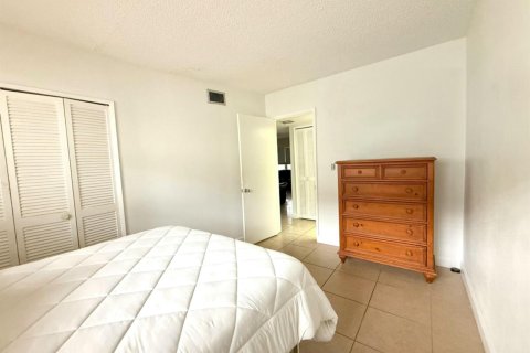 Condo in Pompano Beach, Florida, 2 bedrooms  № 2279306 - photo 13