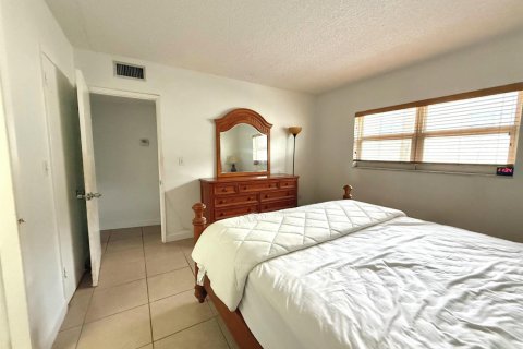Condo in Pompano Beach, Florida, 2 bedrooms  № 2279306 - photo 10