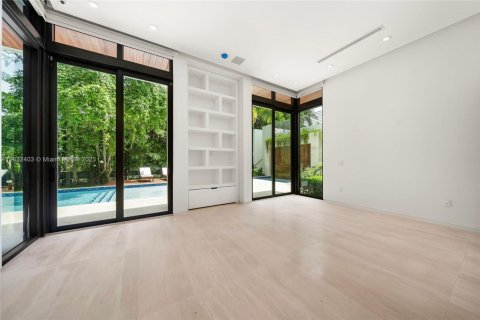 Villa ou maison à vendre à Miami, Floride: 6 chambres, 582.03 m2 № 1814669 - photo 16