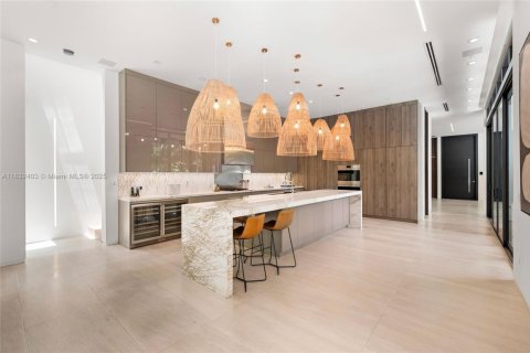 Villa ou maison à vendre à Miami, Floride: 6 chambres, 582.03 m2 № 1814669 - photo 11