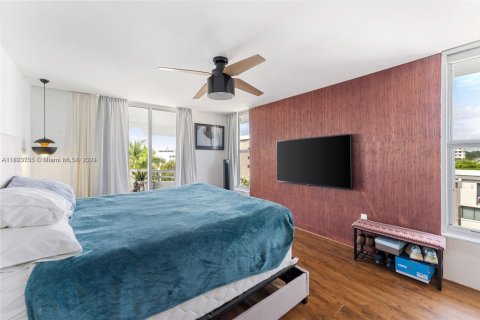 Condo in Bay Harbor Islands, Florida, 2 bedrooms № 1971728 - photo 7