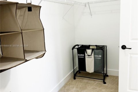 House in Hialeah, Florida 3 bedrooms, 188.13 sq.m. № 2053043 - photo 27