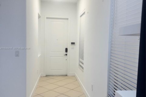 House in Hialeah, Florida 3 bedrooms, 188.13 sq.m. № 2053043 - photo 19