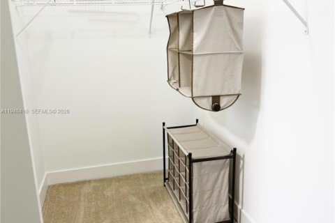 House in Hialeah, Florida 3 bedrooms, 188.13 sq.m. № 2053043 - photo 26