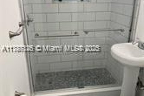 Снять в аренду кондоминиум в Майами-Бич, Флорида 44.78м2, № 1958829 - фото 2