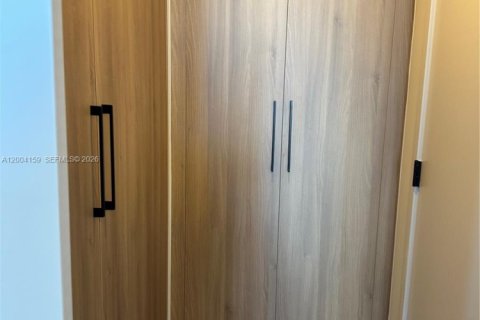 Copropriété à louer à Miami, Floride: 2 chambres, 77.57 m2 № 2170490 - photo 15