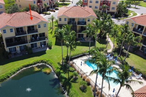 Townhouse in Palmetto, Florida 4 bedrooms, 264.59 sq.m. № 2217130 - photo 20