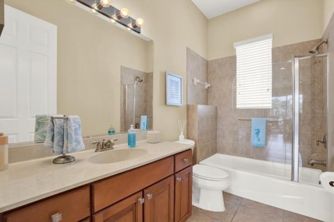 Townhouse in Palmetto, Florida 4 bedrooms, 264.59 sq.m. № 2217130 - photo 17