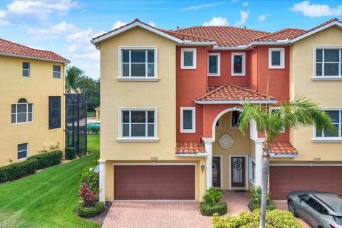Townhouse in Palmetto, Florida 4 bedrooms, 264.59 sq.m. № 2217130 - photo 21