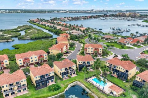 Townhouse in Palmetto, Florida 4 bedrooms, 264.59 sq.m. № 2217130 - photo 24