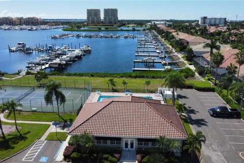 Townhouse in Palmetto, Florida 4 bedrooms, 264.59 sq.m. № 2217130 - photo 26