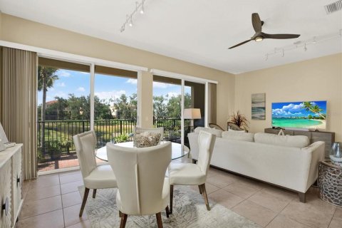 Townhouse in Palmetto, Florida 4 bedrooms, 264.59 sq.m. № 2217130 - photo 4
