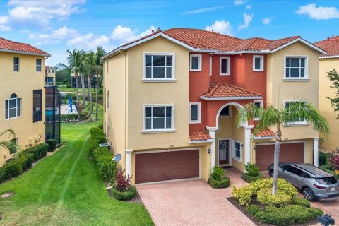 Townhouse in Palmetto, Florida 4 bedrooms, 264.59 sq.m. № 2217130 - photo 22