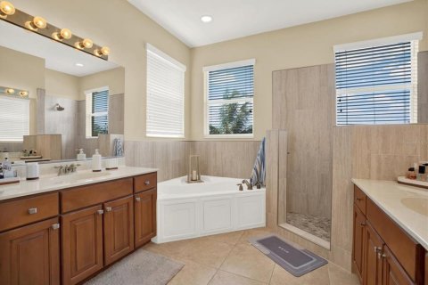 Townhouse in Palmetto, Florida 4 bedrooms, 264.59 sq.m. № 2217130 - photo 12