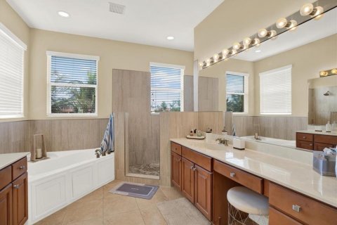 Townhouse in Palmetto, Florida 4 bedrooms, 264.59 sq.m. № 2217130 - photo 13