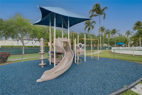 Купить виллу или дом в Хомстед, Флорида 5 спален, 201.6м2, № 1991643 - фото 12