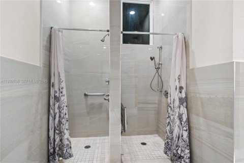 Купить виллу или дом в Хомстед, Флорида 5 спален, 201.6м2, № 1991643 - фото 18