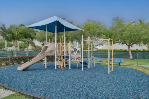 Купить виллу или дом в Хомстед, Флорида 5 спален, 201.6м2, № 1991643 - фото 13