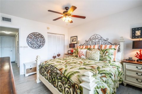 Condo in Miami Beach, Florida, 1 bedroom  № 2001679 - photo 14