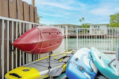 Condo in Miami Beach, Florida, 1 bedroom  № 2001679 - photo 21