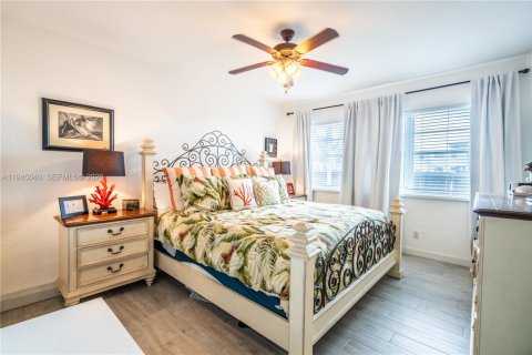 Condo in Miami Beach, Florida, 1 bedroom  № 2001679 - photo 12