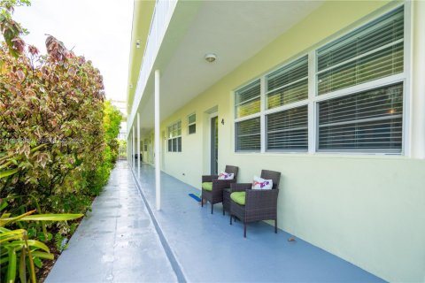 Condo in Miami Beach, Florida, 1 bedroom  № 2001679 - photo 26