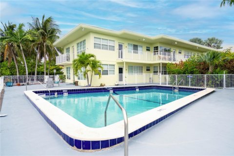 Condo in Miami Beach, Florida, 1 bedroom  № 2001679 - photo 19