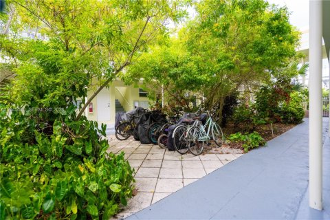 Condo in Miami Beach, Florida, 1 bedroom  № 2001679 - photo 27