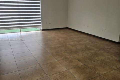Condo in Miami, Florida, 2 bedrooms  № 1861822 - photo 5
