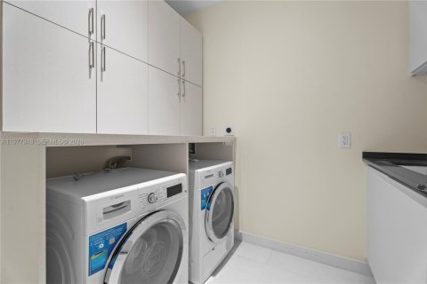 Copropriété à vendre à Miami, Floride: 3 chambres, 197.51 m2 № 2042069 - photo 18