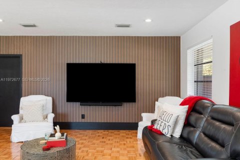 Villa ou maison à vendre à Palmetto Bay, Floride: 6 chambres, 385.27 m2 № 2038285 - photo 9