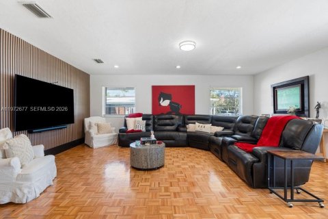 Villa ou maison à vendre à Palmetto Bay, Floride: 6 chambres, 385.27 m2 № 2038285 - photo 11