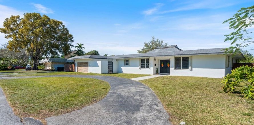 Villa ou maison à Palmetto Bay, Floride 6 chambres, 385.27 m2 № 2038285