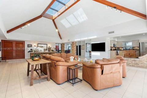 Villa ou maison à vendre à Palmetto Bay, Floride: 6 chambres, 385.27 m2 № 2038285 - photo 3